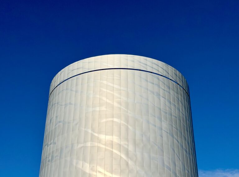 District Heating Thermal Storage Tanks: Insulation Work Requires Specialized Expertise and the Right Equipment